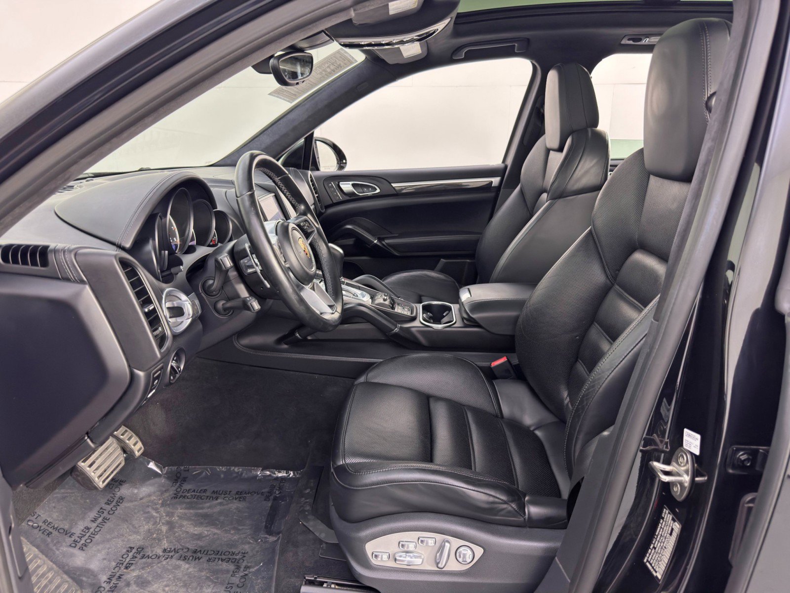 Used 2017 Porsche Cayenne Turbo image 16
