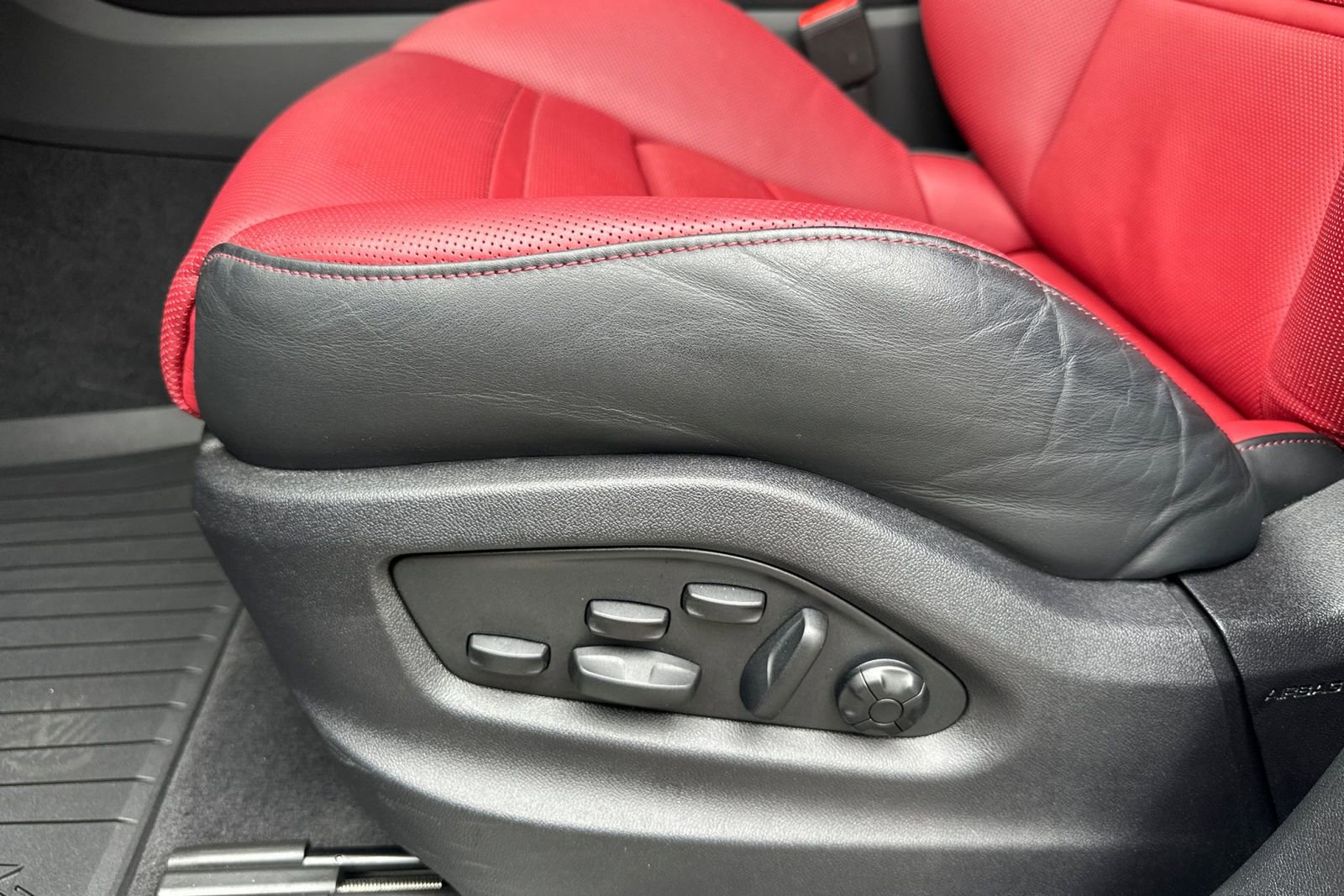 Certified 2024 Porsche Cayenne Turbo GT AWD/4WD image 14
