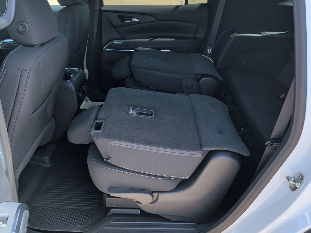 New 2027 Chevrolet Traverse LT w/ Midnight/Sport Edition FWD image 36