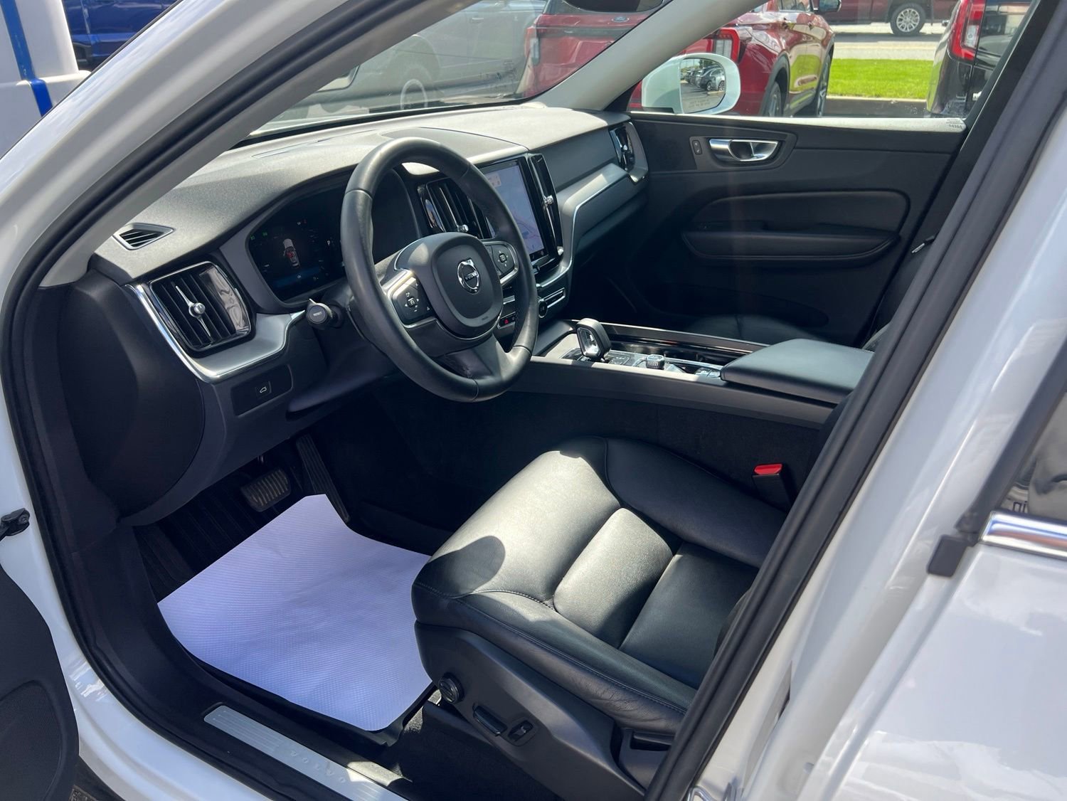 Used 2023 Volvo XC60 B5 Core AWD/4WD image 26