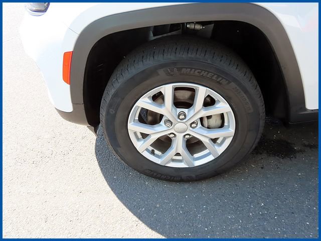 Certified 2023 Jeep Grand Cherokee Limited AWD/4WD image 4