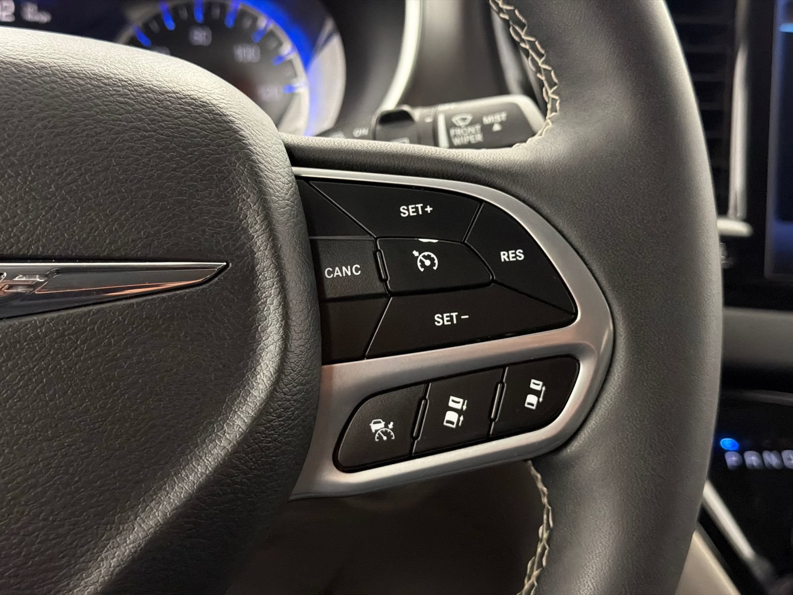 Used 2024 Chrysler Pacifica Touring-L FWD image 23