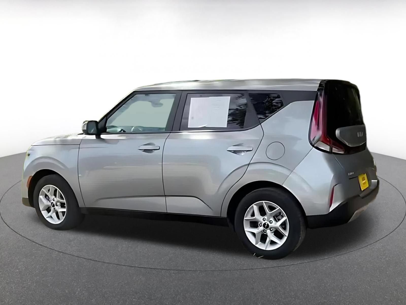 Used 2025 Kia Soul LX w/ LX Technology Package FWD image 16