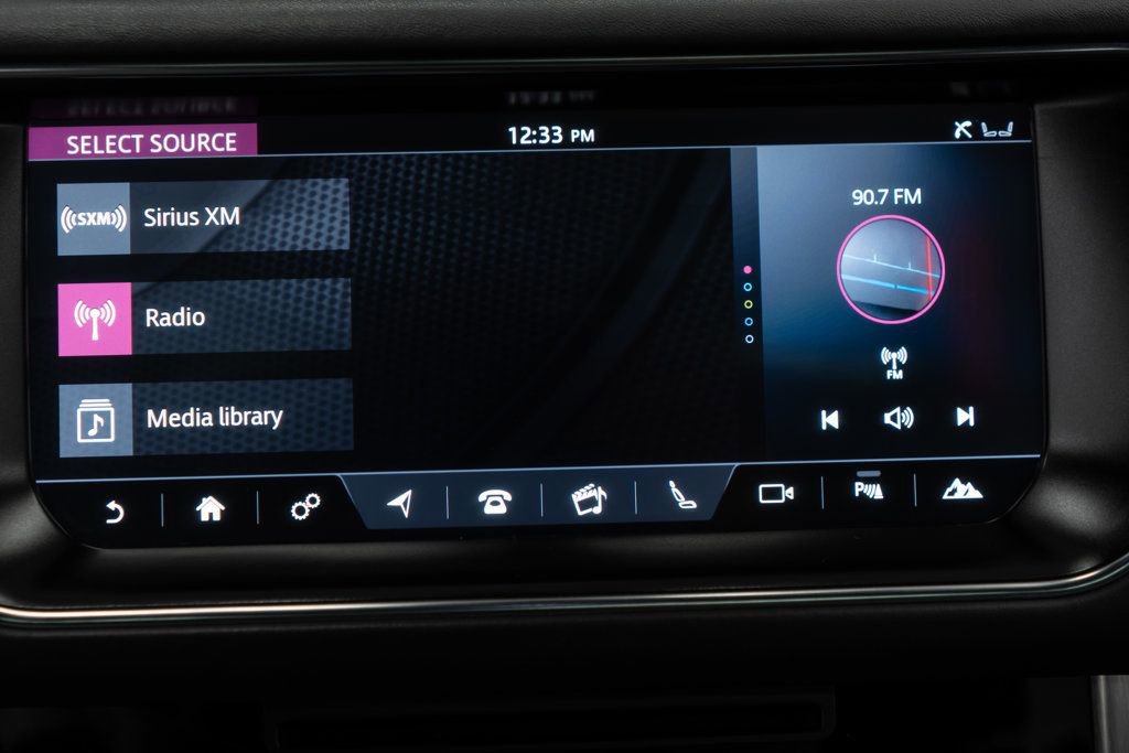 Used 2017 Land Rover Range Rover HSE image 25