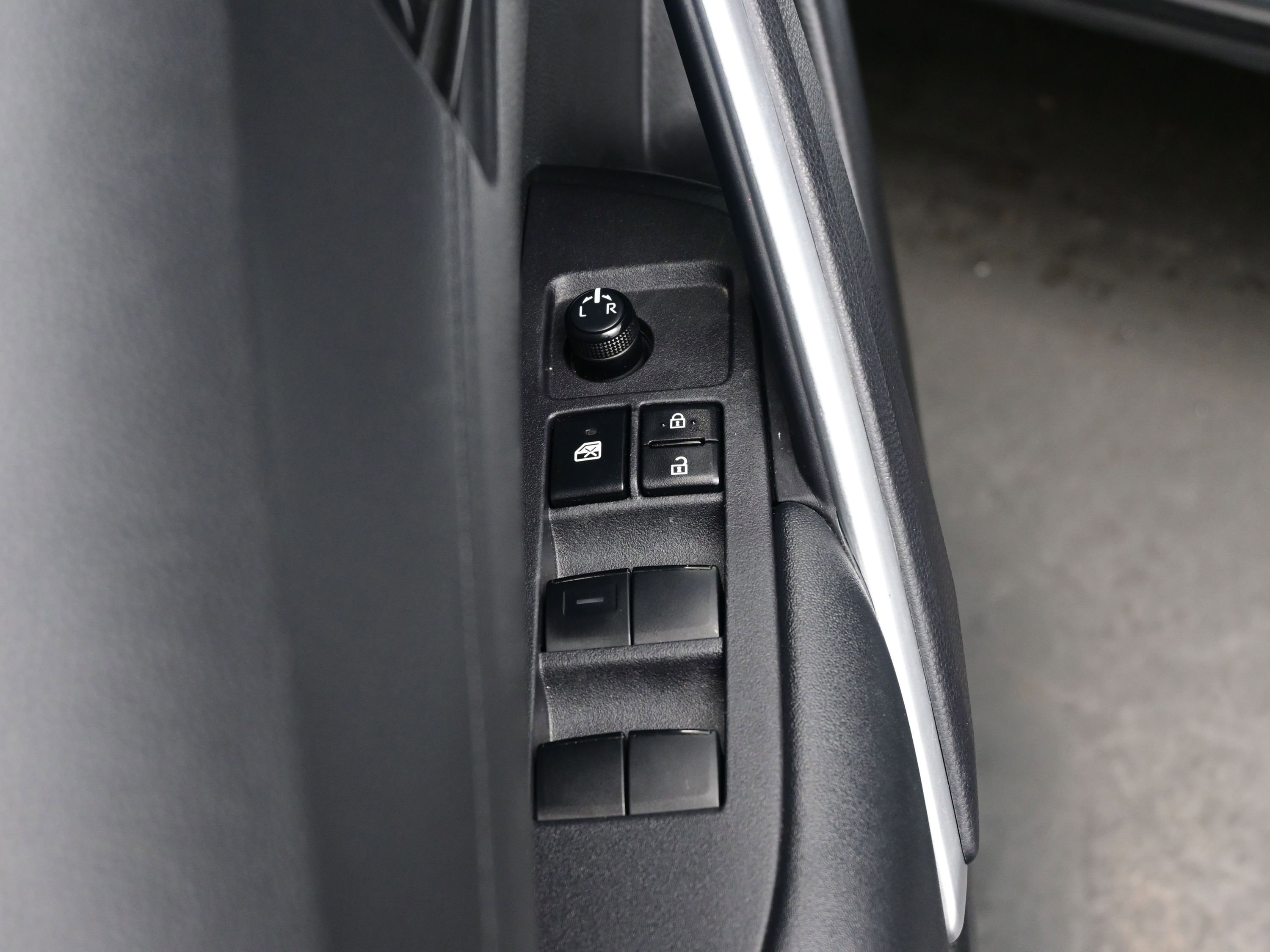 Used 2023 Toyota Corolla Cross S image 11