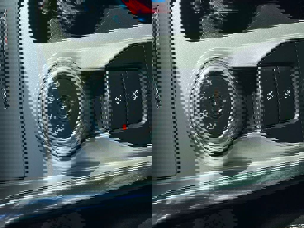 Used 2024 Ford Explorer XLT w/ Equipment Group 202A AWD/4WD image 30