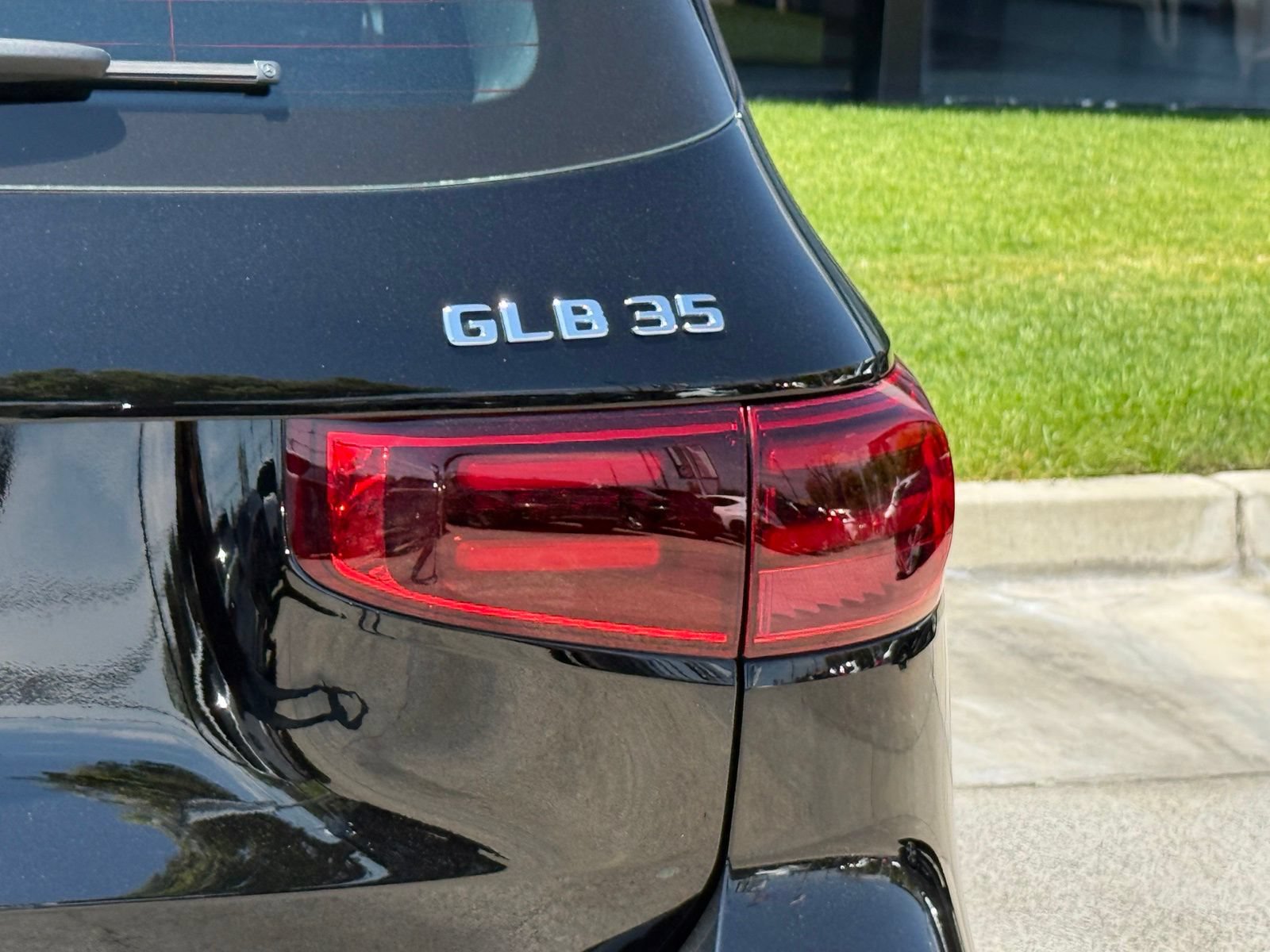 Used 2025 Mercedes-Benz GLB 35 AMG 4MATIC image 14