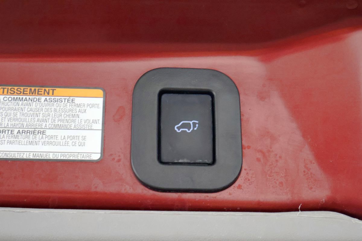 Used 2018 Toyota Sienna XLE w/ XLE Navigation Package FWD image 17