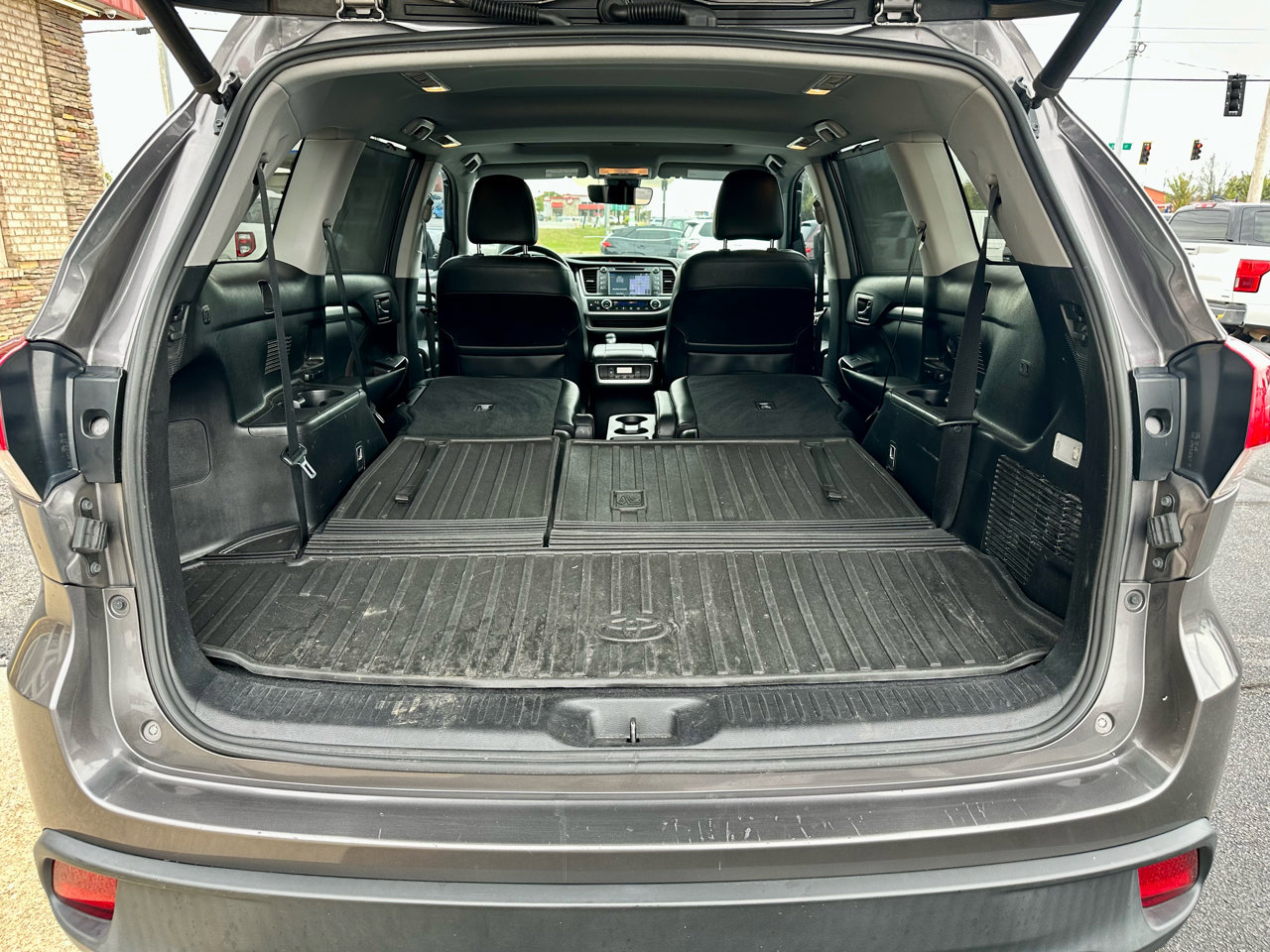 Used 2019 Toyota Highlander XLE image 10