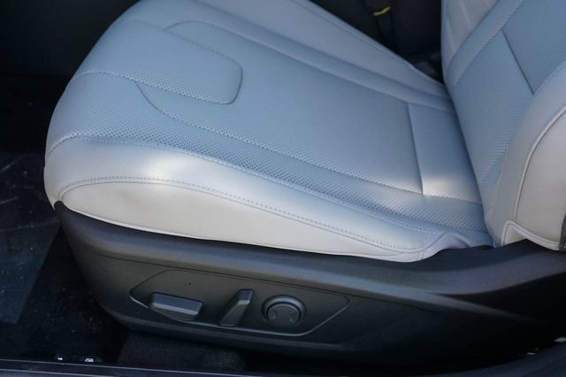 New 2026 Hyundai Elantra Limited FWD image 12
