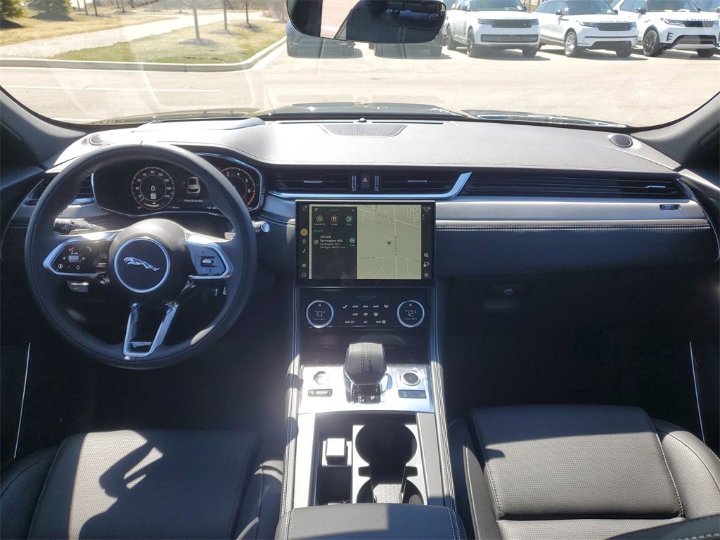 New 2025 Jaguar F-PACE R-Dynamic S image 27