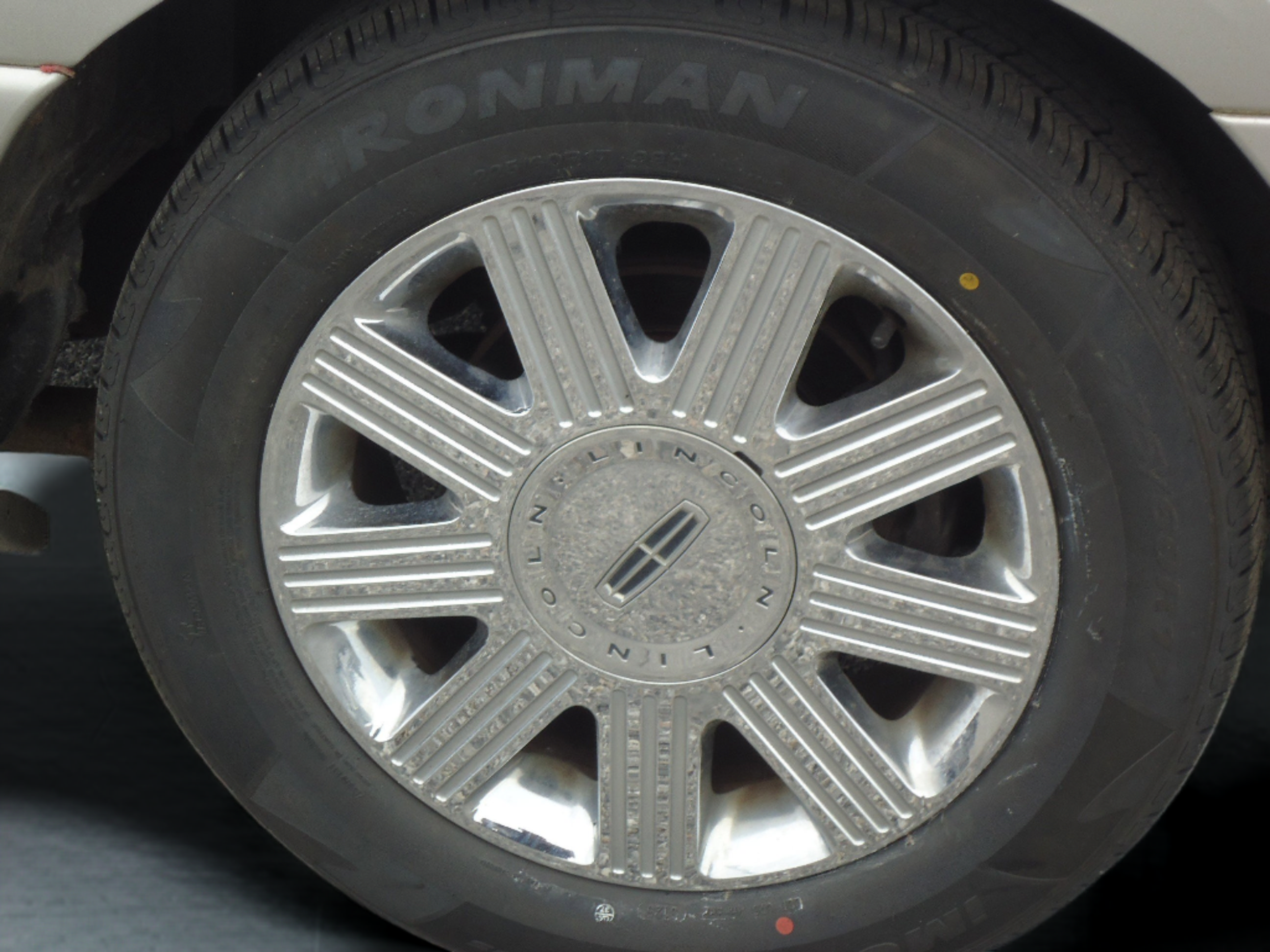 Used 2003 Lincoln Town Car Cartier RWD image 10