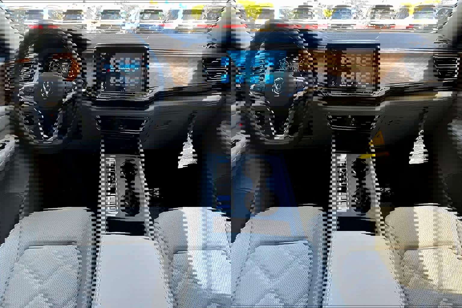 New 2025 Volkswagen Atlas SE image 5