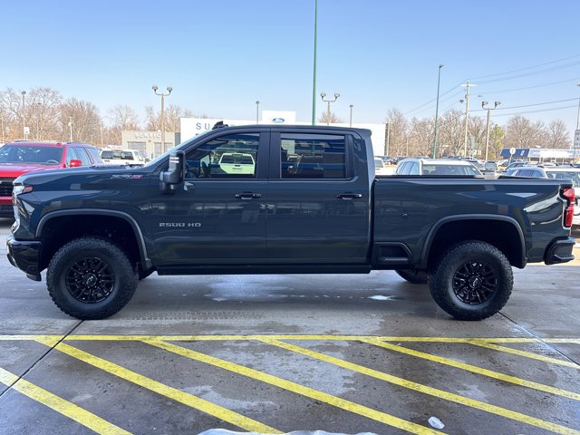 Used 2025 Chevrolet Silverado 2500 ZR2 w/ Technology Package image 8