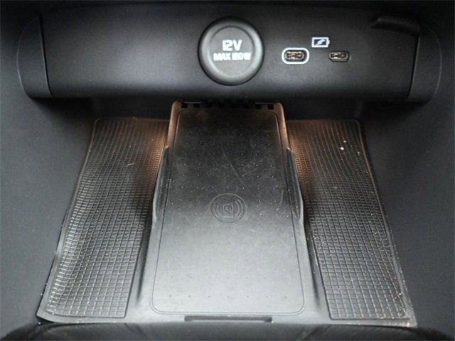 Used 2024 Volvo XC40 B5 Plus w/ Protection Package Premier image 11