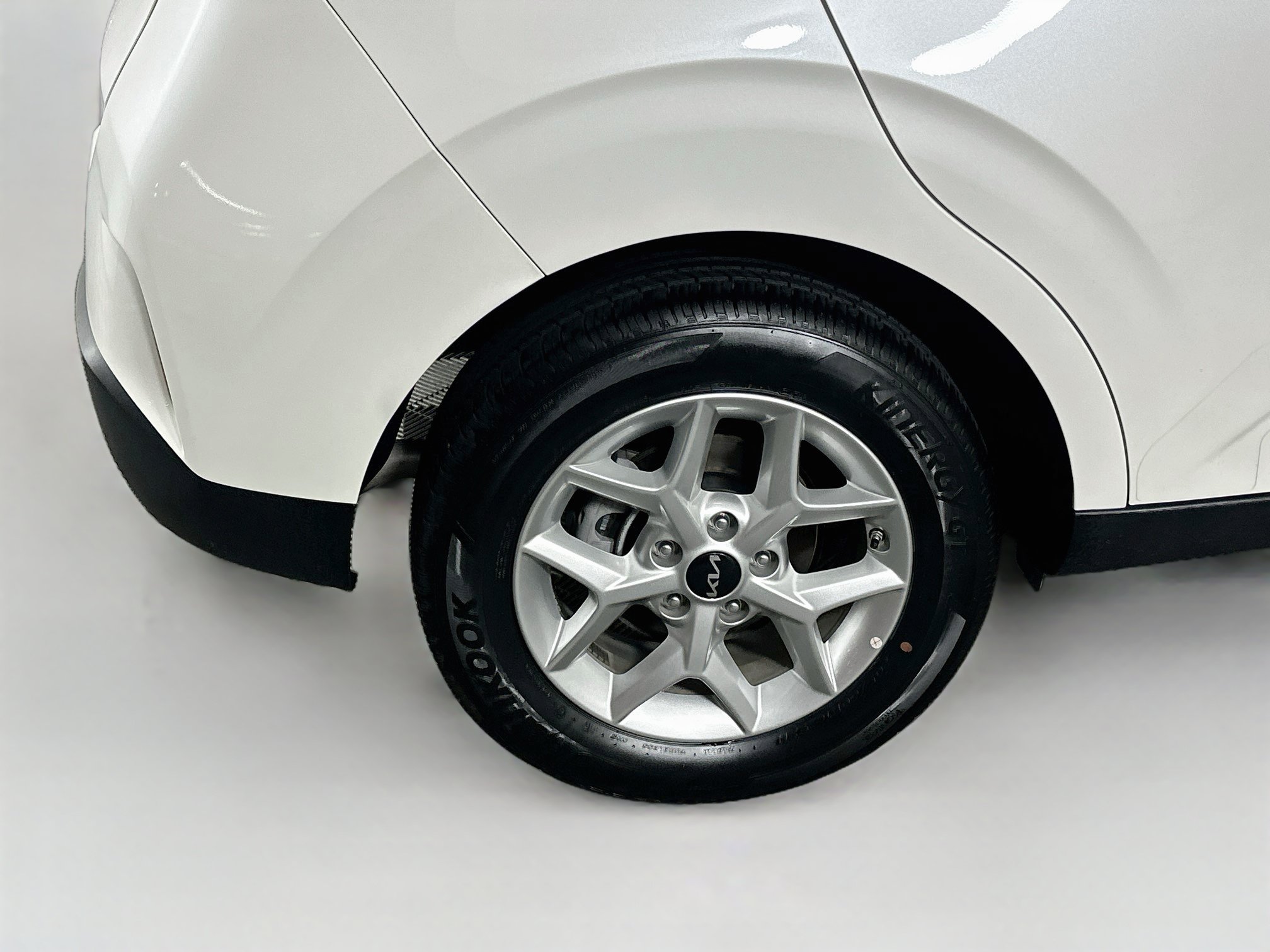 Used 2025 Kia Soul LX w/ LX Technology Package FWD image 11