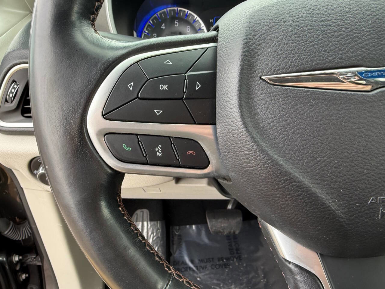 Used 2020 Chrysler Pacifica Touring-L FWD image 15