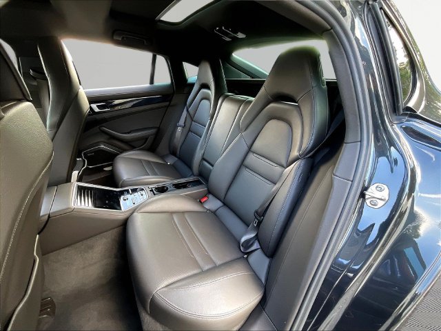 Used 2021 Porsche Panamera RWD image 23