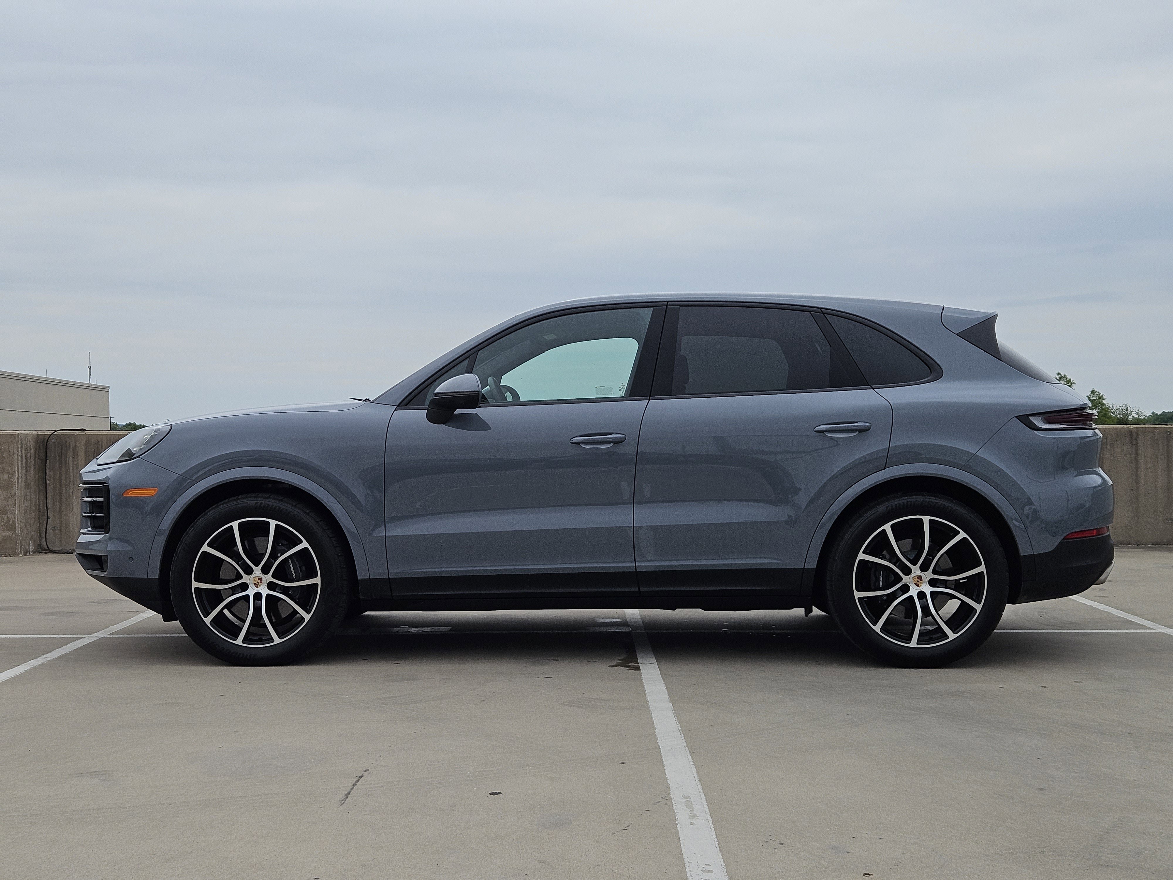 Used 2025 Porsche Cayenne AWD/4WD image 2