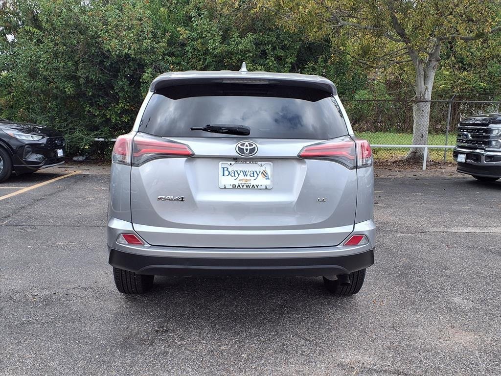 Used 2018 Toyota RAV4 LE image 22