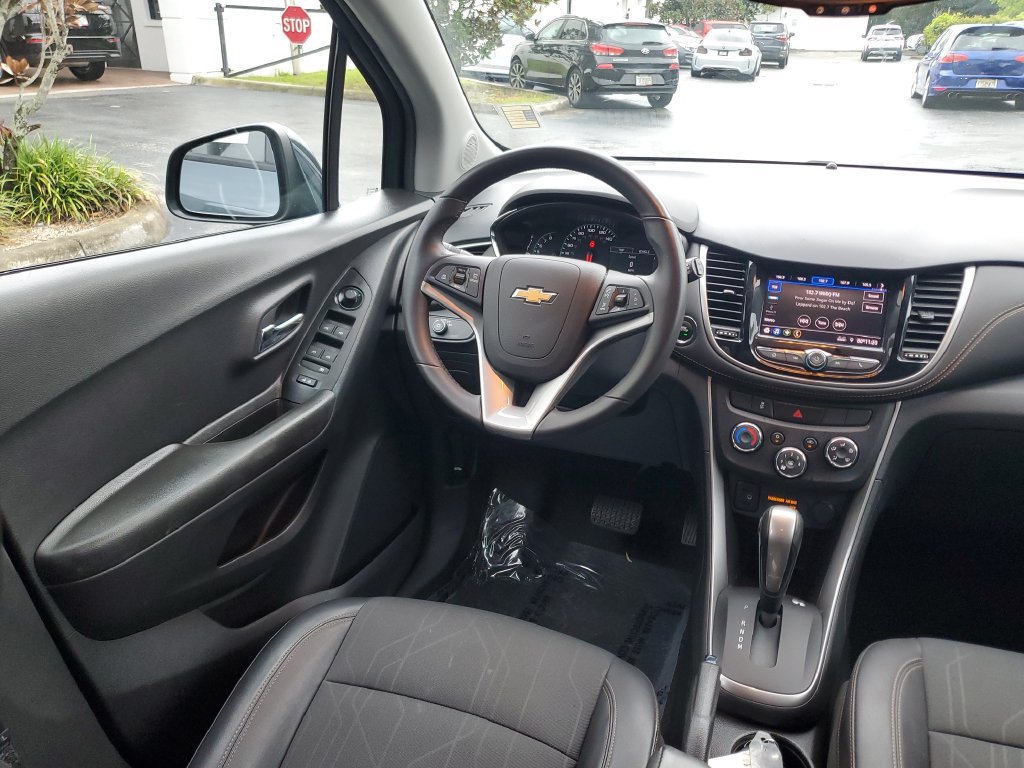 Used 2022 Chevrolet Trax LT w/ Sport Edition FWD image 13