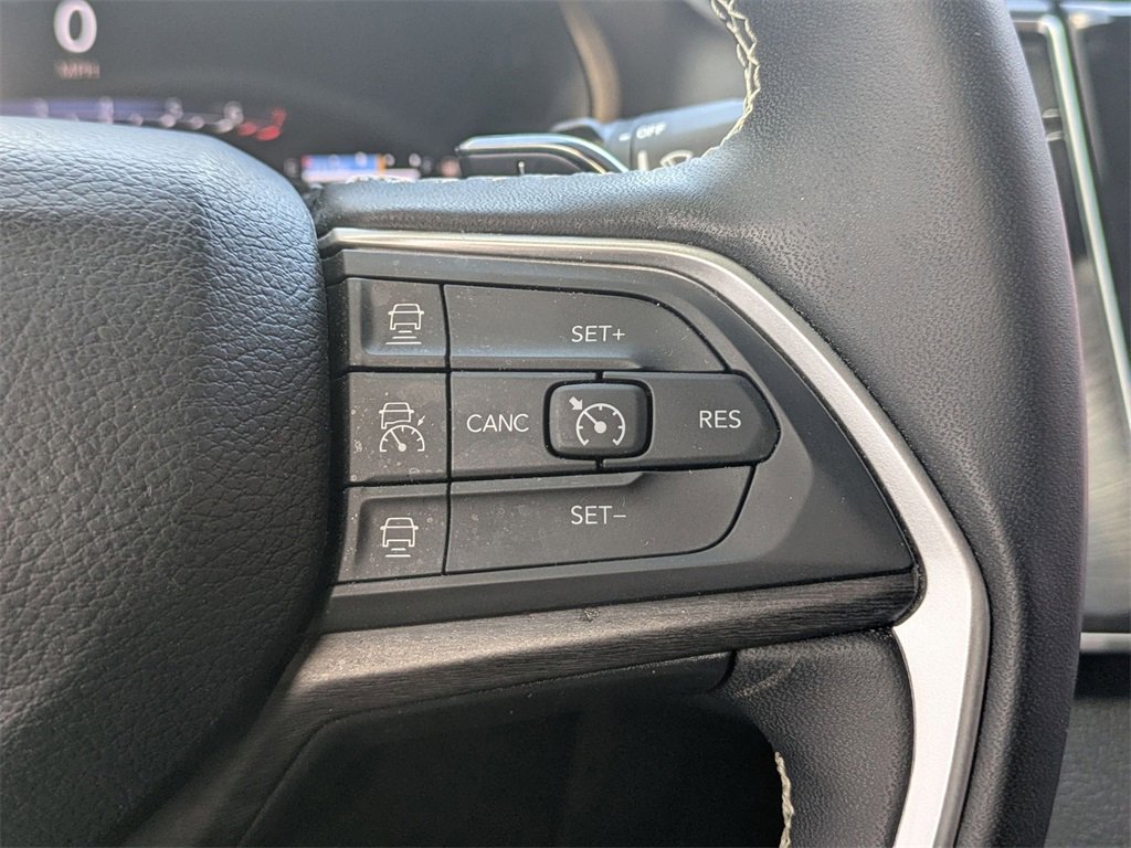 Used 2024 Jeep Grand Cherokee Limited image 15