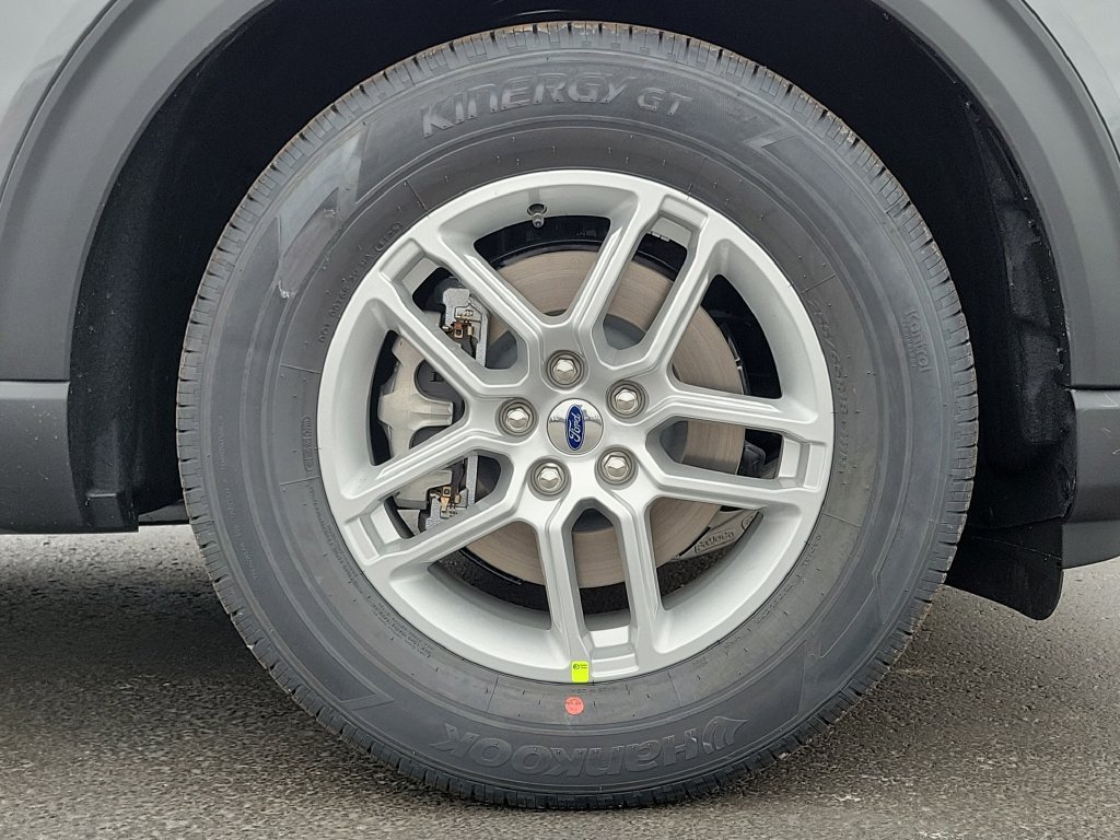 New 2026 Ford Explorer Active RWD image 9