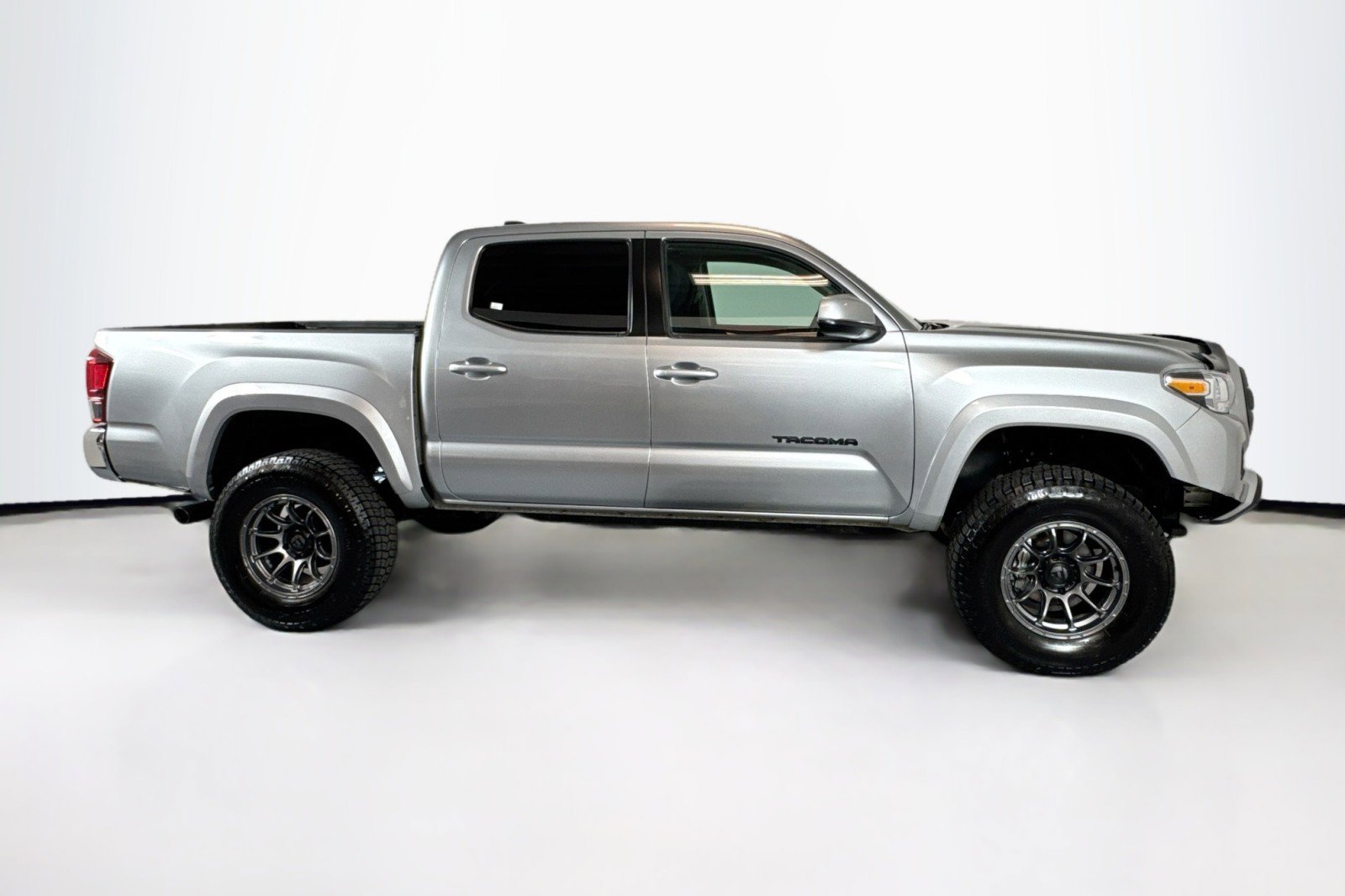 Used 2023 Toyota Tacoma SR5 image 4