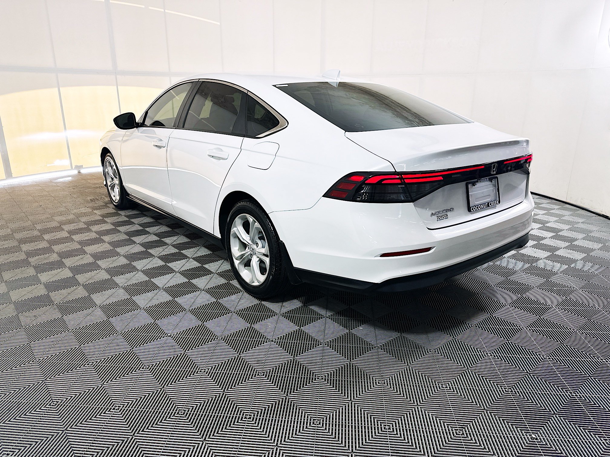 Used 2023 Honda Accord LX image 5