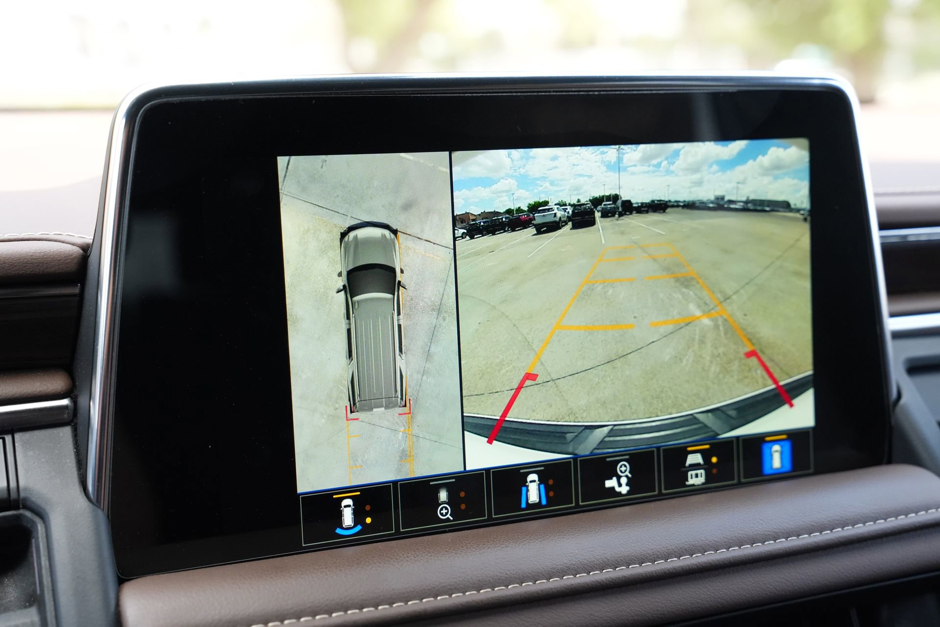 Used 2022 Chevrolet Tahoe High Country RWD image 13