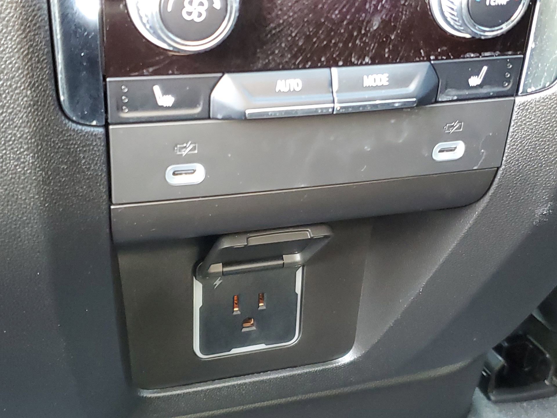 Used 2024 GMC Yukon AT4 w/ Technology Package image 15