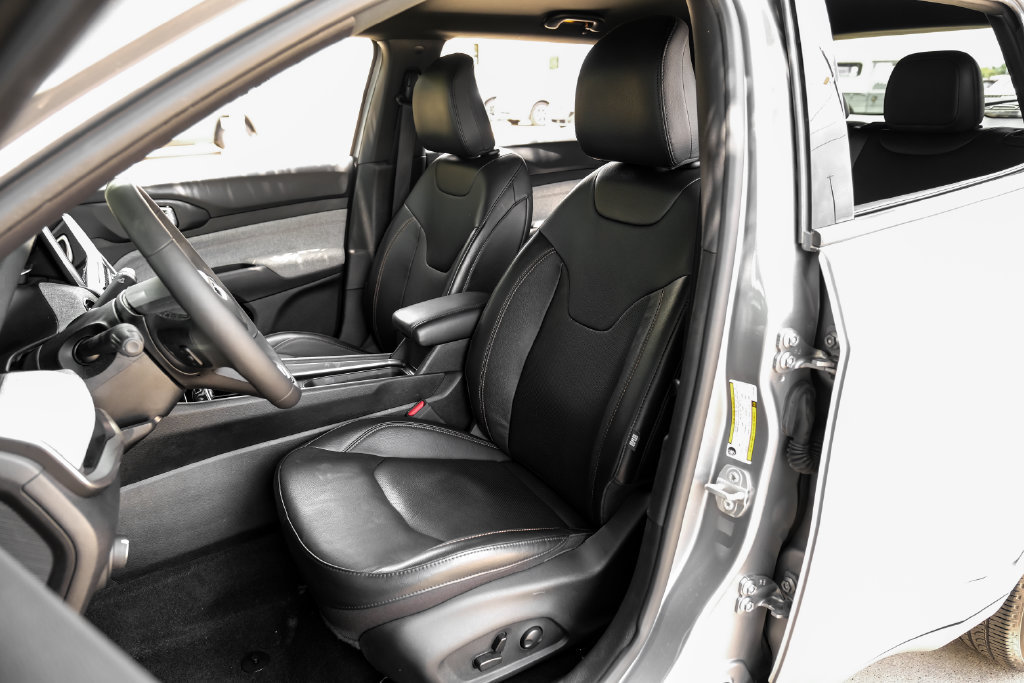 Used 2023 Jeep Compass Latitude AWD/4WD image 8