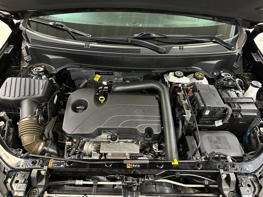 Certified 2023 Chevrolet Equinox Premier w/ LPO, Floor Liner Package image 39