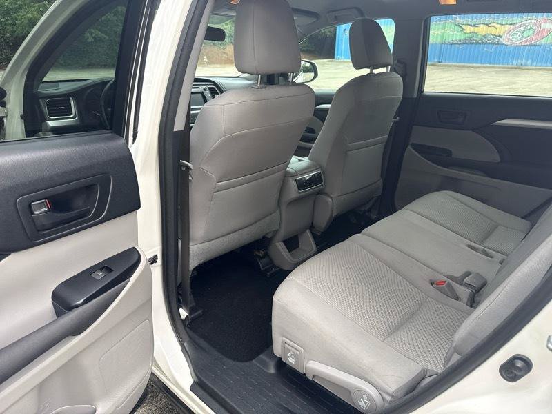 Used 2016 Toyota Highlander LE FWD image 20