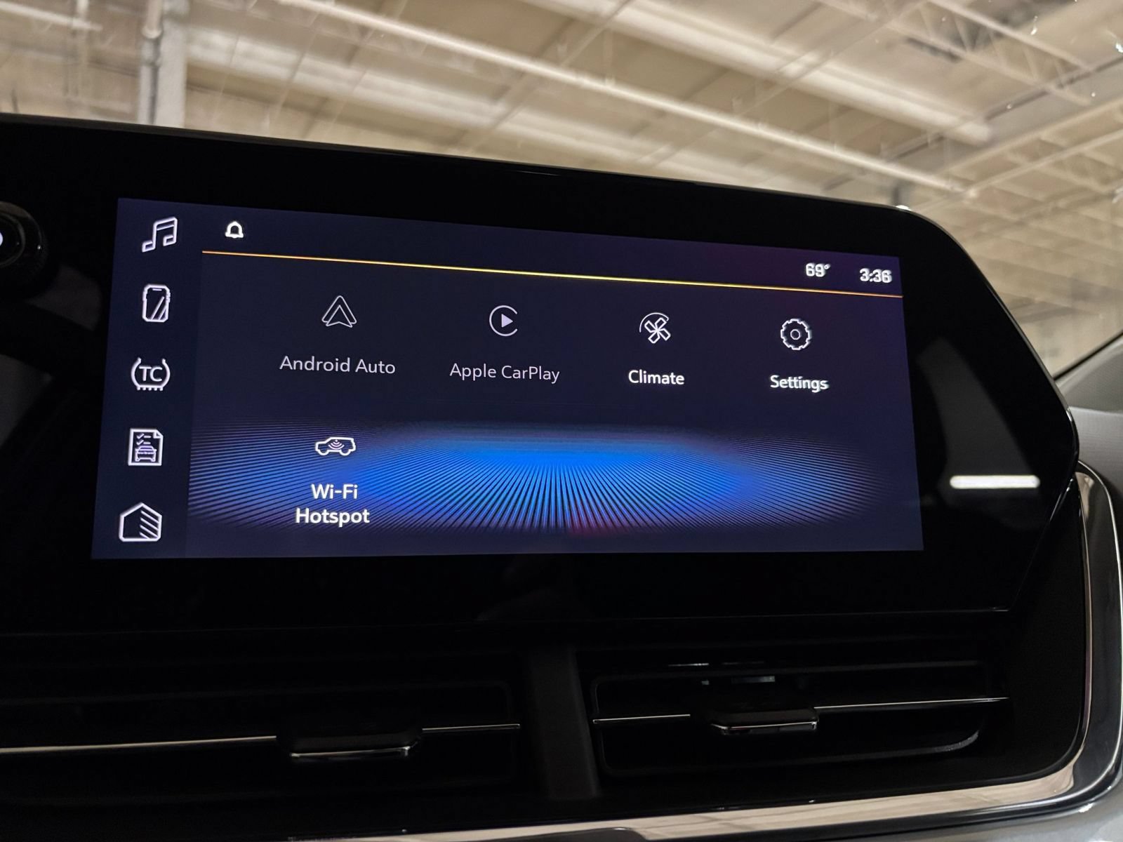 Used 2025 Chevrolet Trax LT FWD image 20