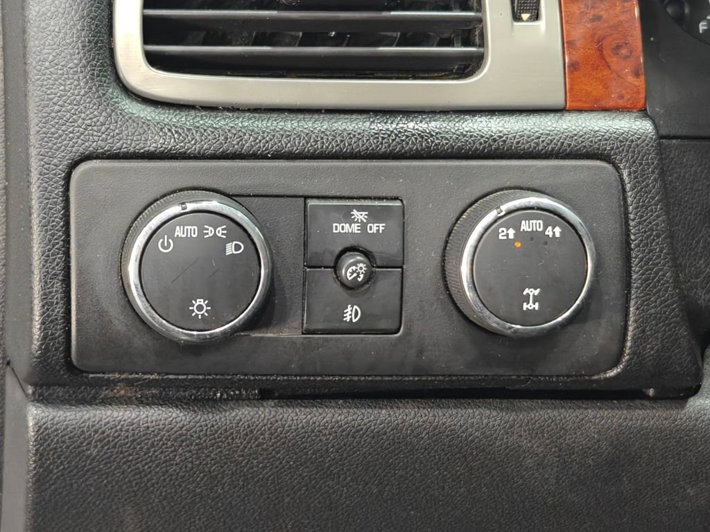 Used 2013 Chevrolet Suburban LT image 7