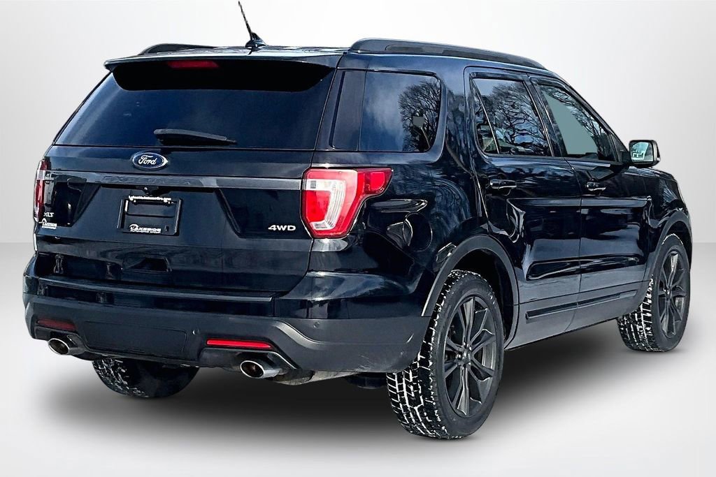 Used 2018 Ford Explorer XLT w/ XLT Appearance Package image 5