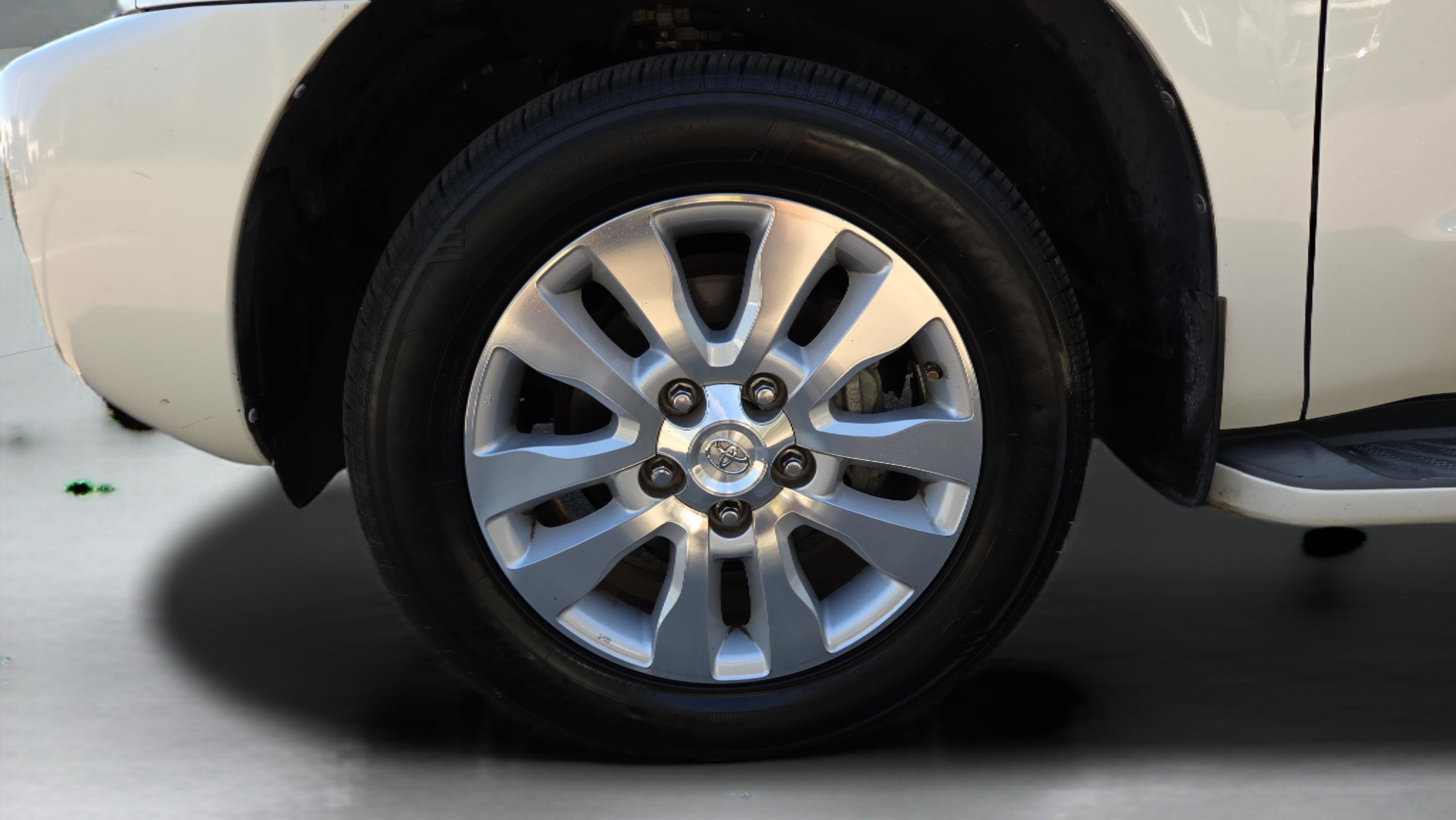 Used 2017 Toyota Sequoia Platinum image 9