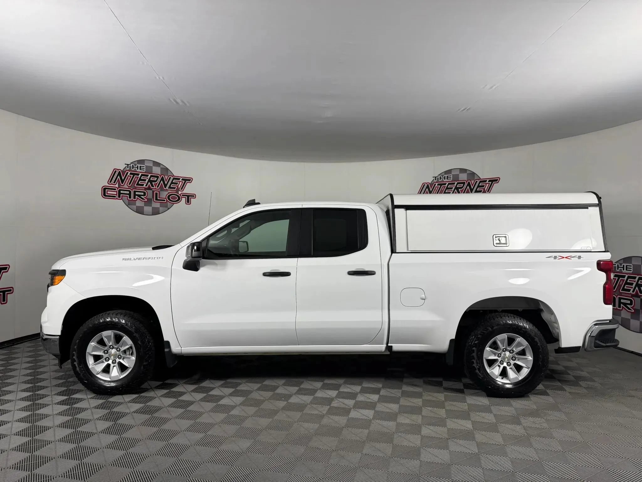 Used 2025 Chevrolet Silverado 1500 W/T w/ WT Safety Package AWD/4WD image 4