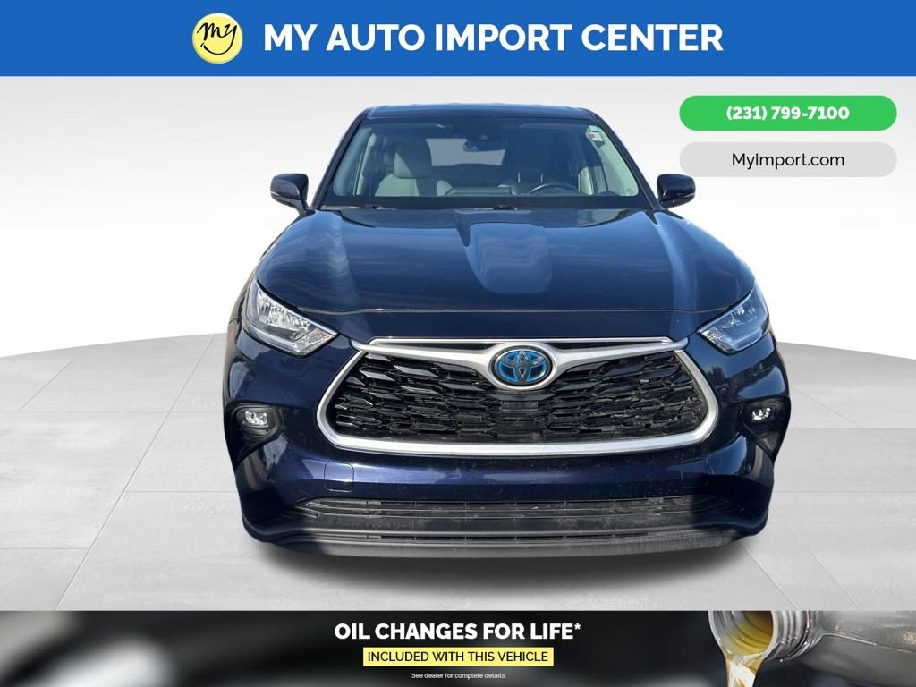 Used 2020 Toyota Highlander LE image 2
