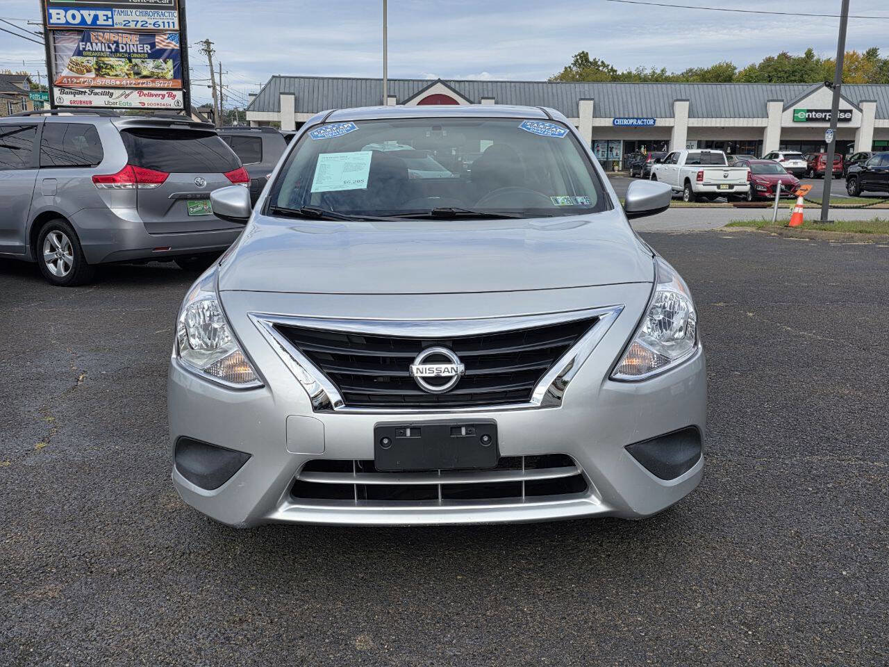 Used 2016 Nissan Versa SV image 2
