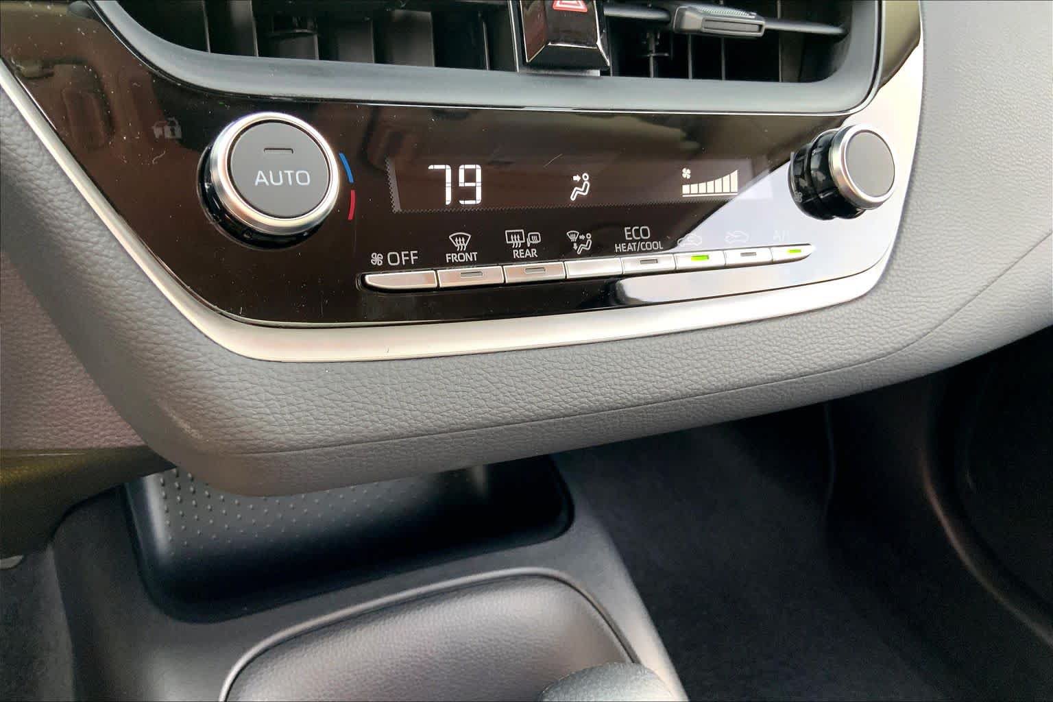 Used 2026 Toyota Corolla LE FWD image 32