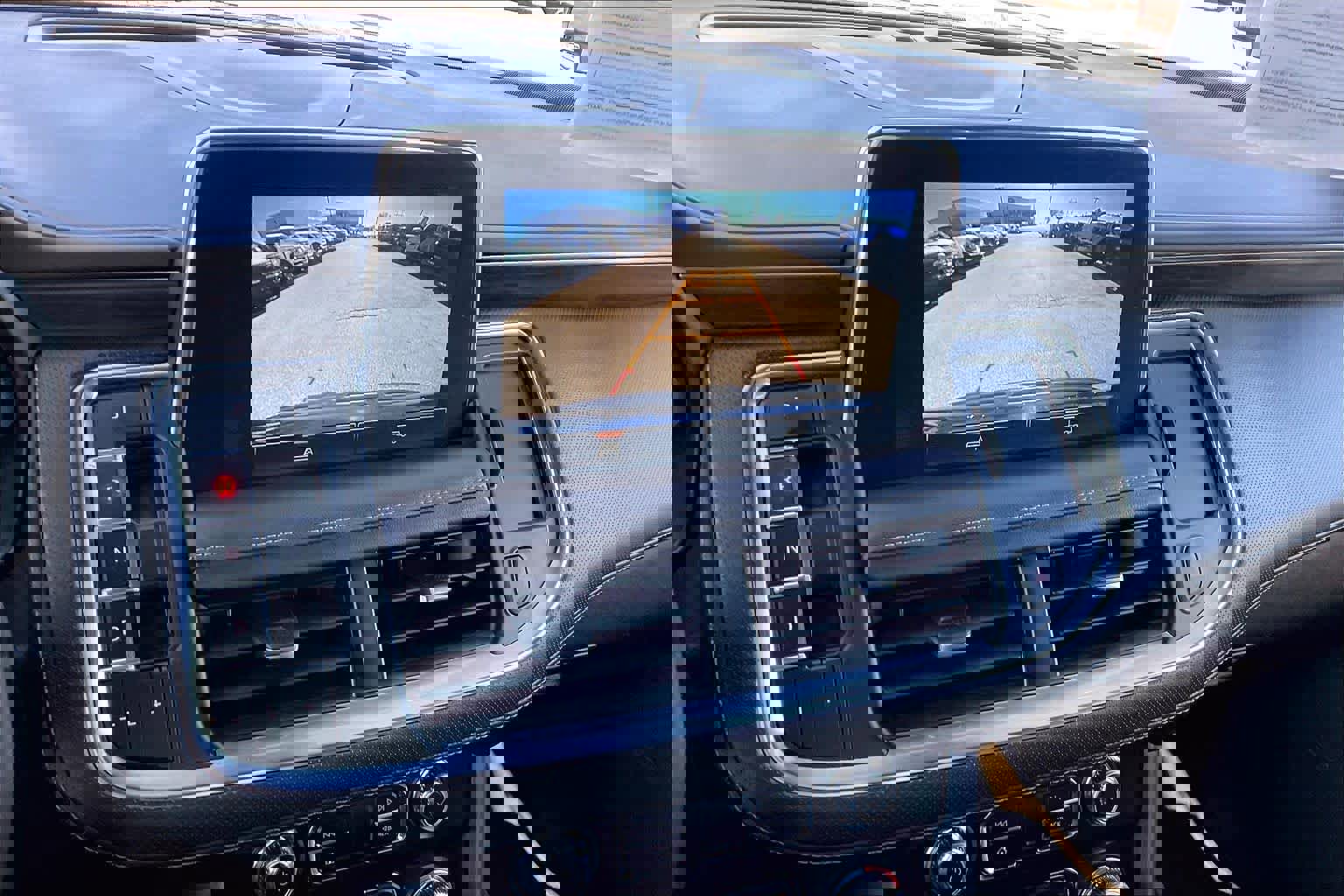 Used 2024 GMC Yukon SLT image 27