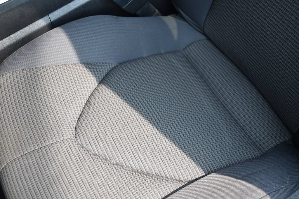 Used 2025 Toyota Highlander LE FWD image 9