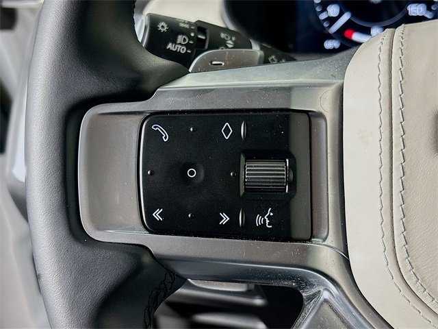 Certified 2023 Land Rover Discovery Metropolitan Edition image 10