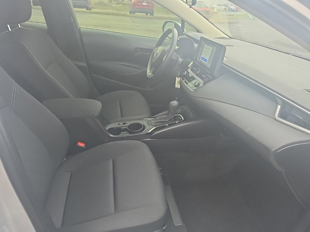 Used 2025 Toyota Corolla LE FWD image 30