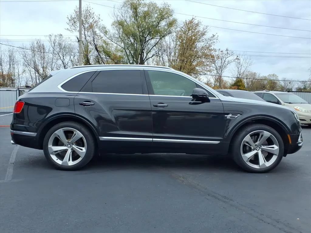 Used 2018 Bentley Bentayga AWD/4WD image 2