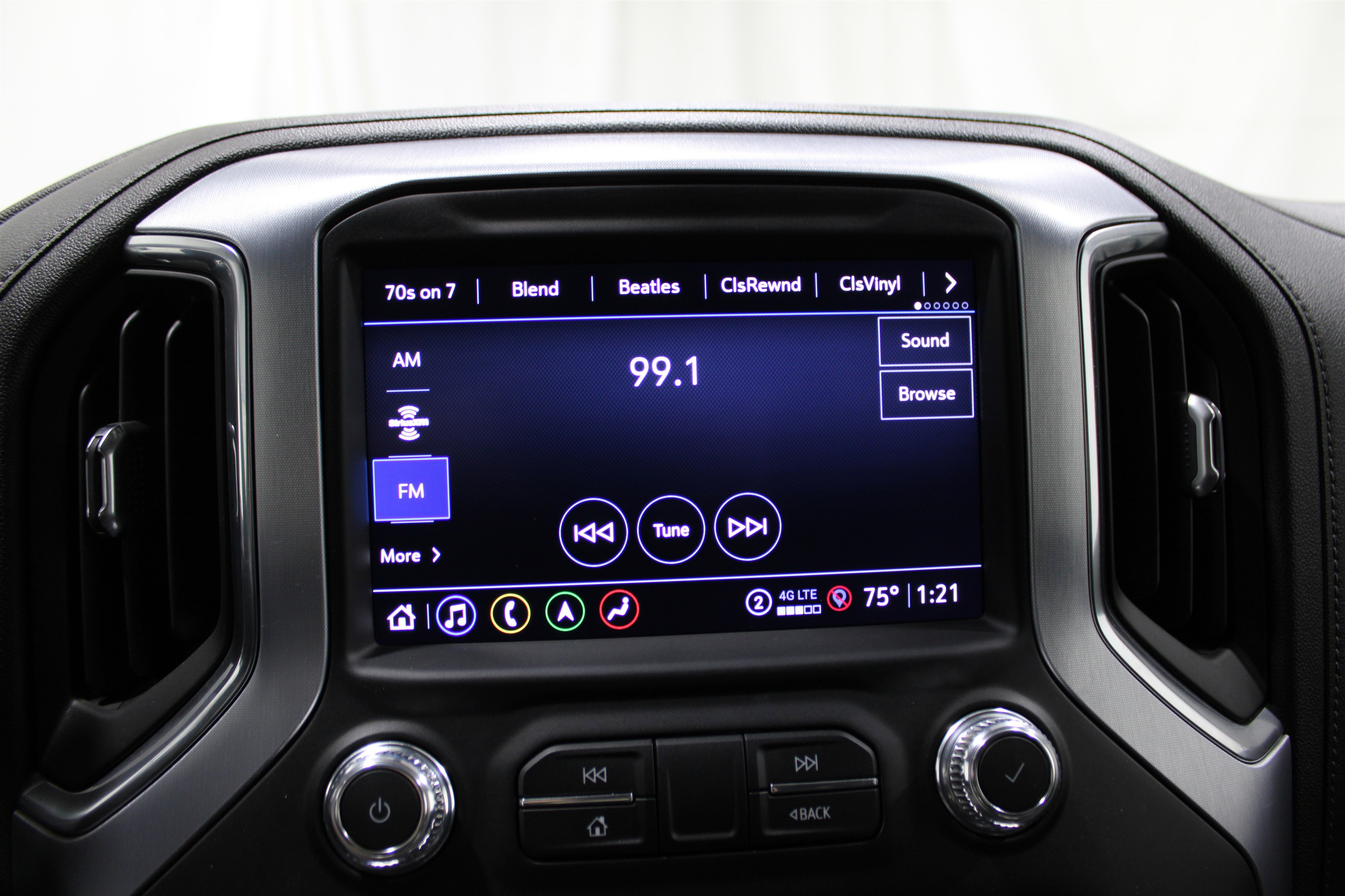 Used 2022 GMC Sierra 2500 SLT w/ SLT Premium Package image 16