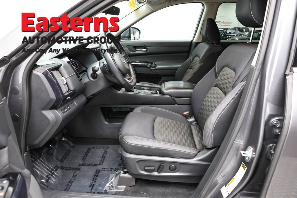 Used 2022 Nissan Pathfinder SV AWD/4WD image 13