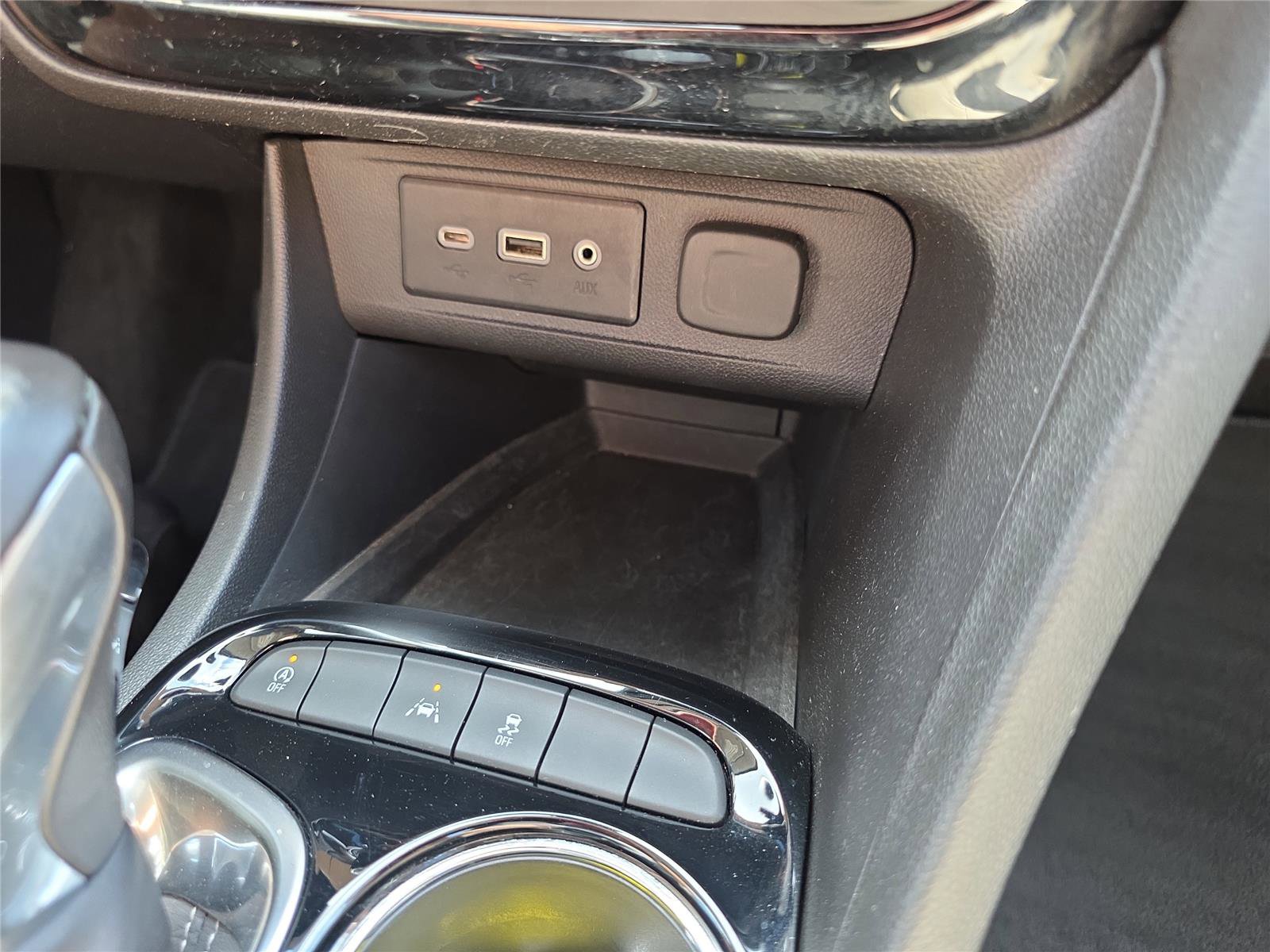 Used 2020 Buick Encore GX Preferred w/ Cold Weather Comfort Package image 26